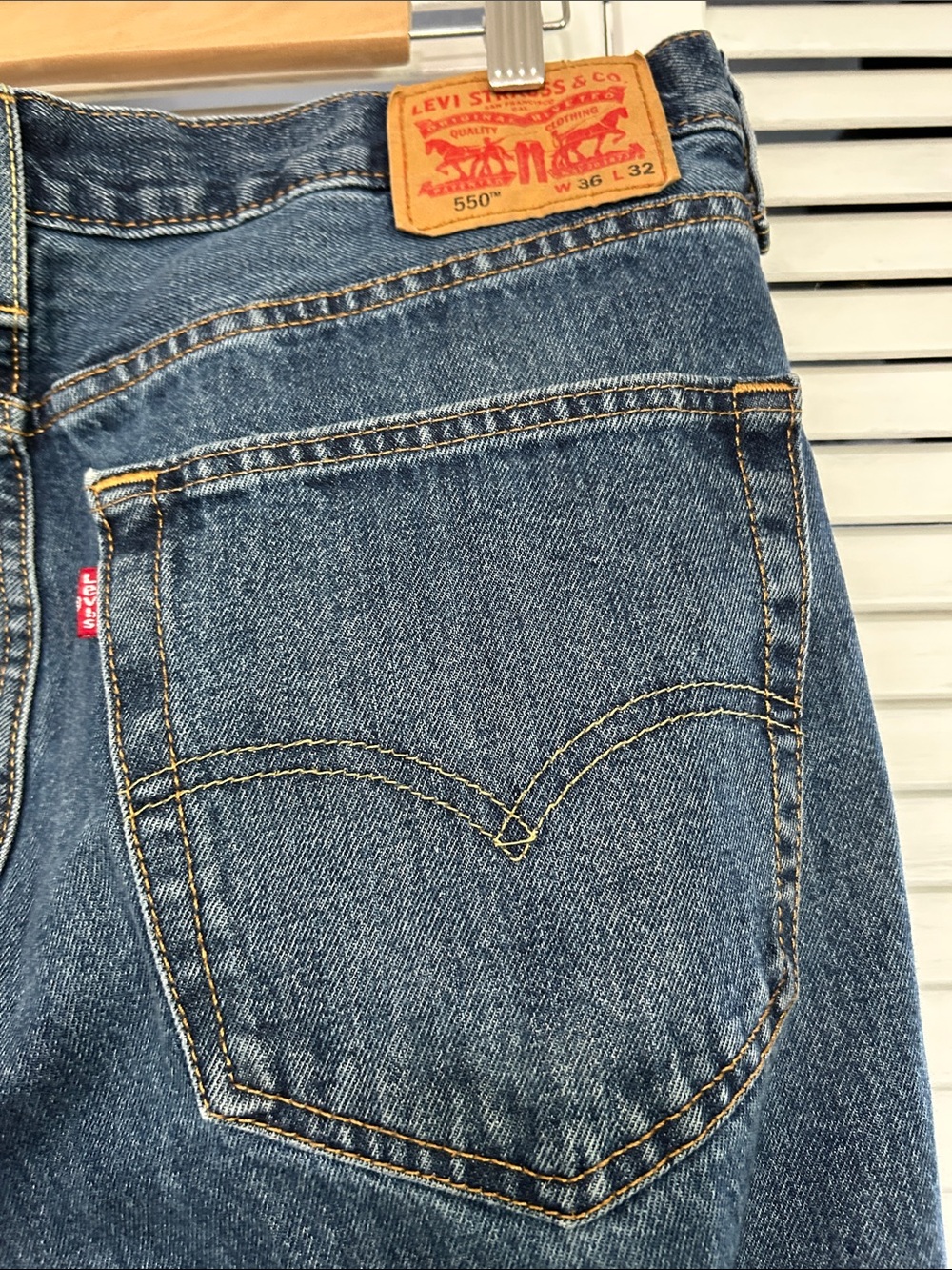Levi's Men's 550 Relaxed Fit Jeans - Blue with Tan Patch Red Tab Size W36 L32 - Picture 4 of 12